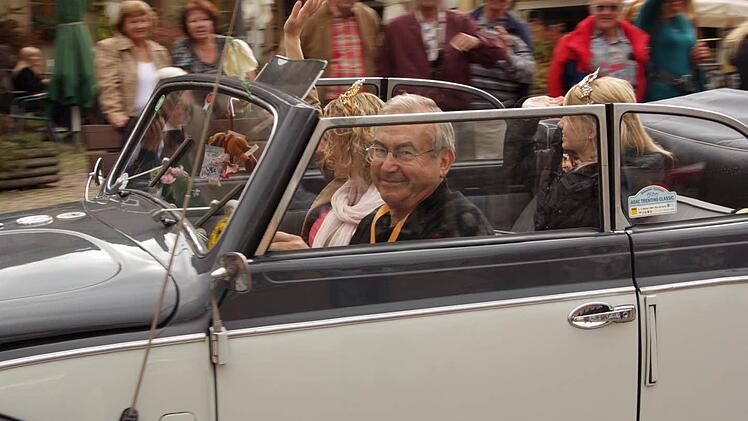 Hannes Deinlein engagiert sich in vielfältiger Hinsicht für seine Heimatstadt. Zum Stadtjubiläum hatte er letztes Jahr unter anderem eine Oldtimerfahrt organisiert. Beim Neujahrsempfang wurde er für sein Engagement mit der Bürgermedaille ausgezeichnet. Foto: Jochen Vogel/Archiv
