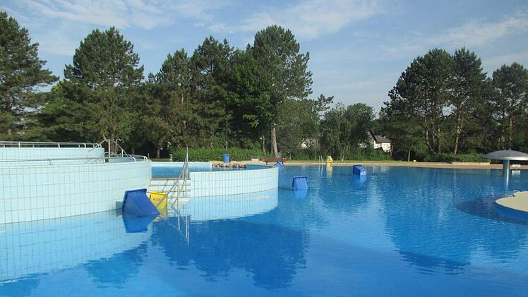 Unbekannte haben im Freibad in Dortmund-Deusen randaliert und das Schwimmbad sinnlos verwüstet. Die Polizei sucht Zeugen. Foto: Polizei