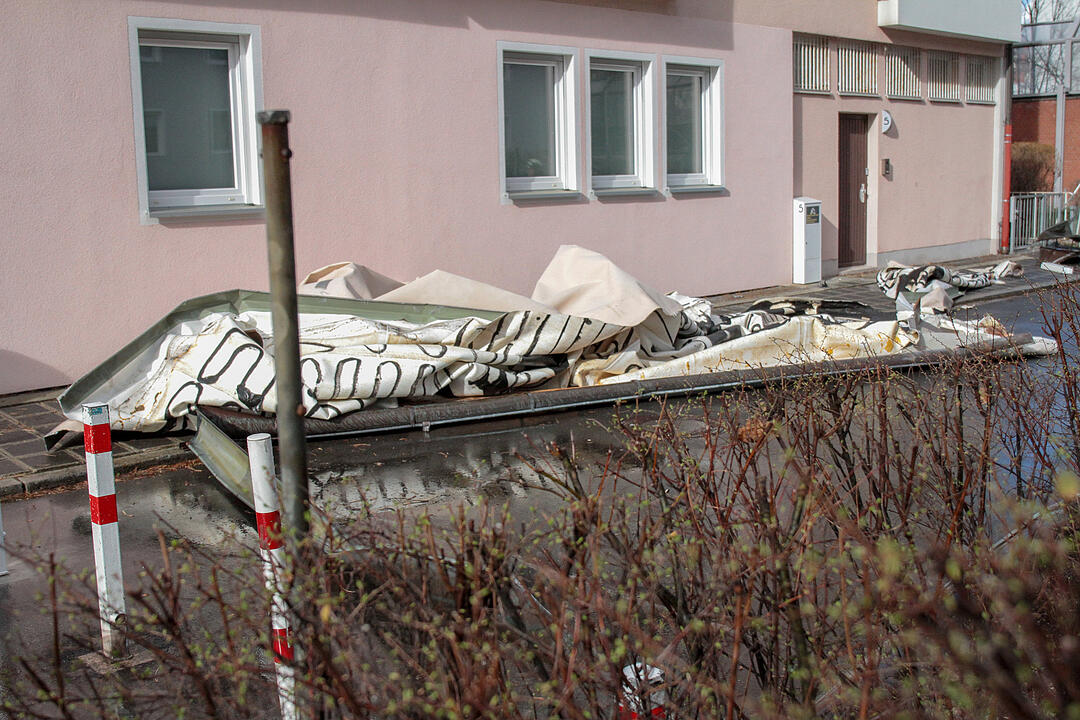 Erste Sturmschäden in Franken