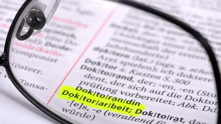 Auf den Doktor-Titel kann man stolz sein. Symbolbild/Archiv