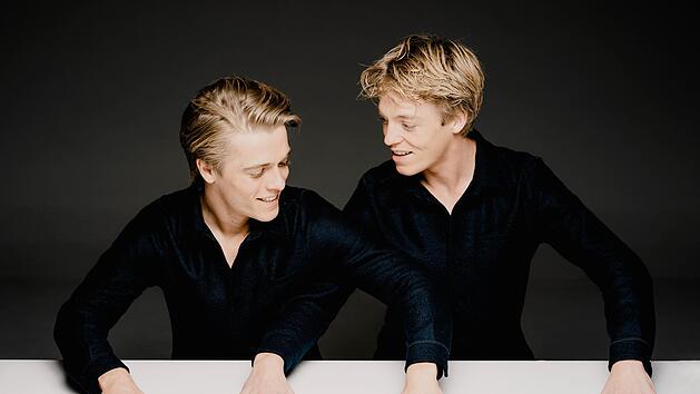 Zu ersten Mal dabei, aber die Karten sind heiß begehrt: Lucas und Arthur Jussen spielen am Sonntag, 10. Juli,  im Rossini-Saal in Bad Kissingen - dann natürlich real am Klavier.