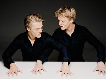 Zu ersten Mal dabei, aber die Karten sind heiß begehrt: Lucas und Arthur Jussen spielen am Sonntag, 10. Juli,  im Rossini-Saal in Bad Kissingen - dann natürlich real am Klavier.