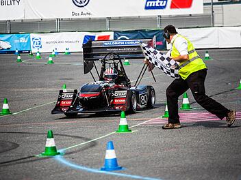 Erfolgreich wie nie war diesmal das Coburger Cat-Racing-Team am Hockenheimring. Fotos: Formula Student Germany, Botzkowski