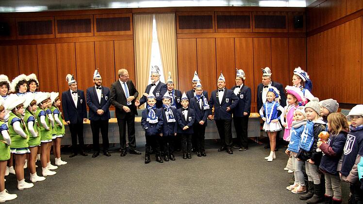 Impressionen vom Herzogenauracher Rathaussturm  Richard Sänger