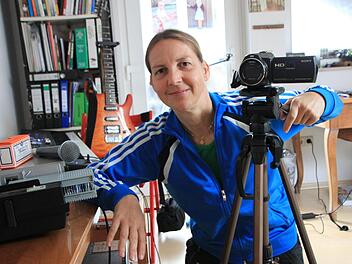 Milli Genth gastiert mit ihrem musikalischen Multimedia-Programm im Schrimpf´schen Schloss von Poppenlauer.Heike Beudert