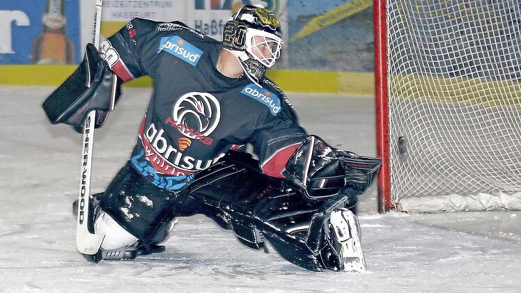 Trotz guter Leistung war auch "Hexer" Martin Hildenbrand chancenlos bei der deutlichen 1:8-Niederlage der Haßfurt Hawks in Geretsried. Der Bayernligist agierte läuferisch stark und hatte in der Mannschaft keine einzige Schwachstelle.  Foto: Ralf Naumann