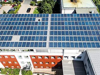 Die Photovoltaik-Anlage auf dem Dach des Landratsamts Forchheim  Foto: LRA