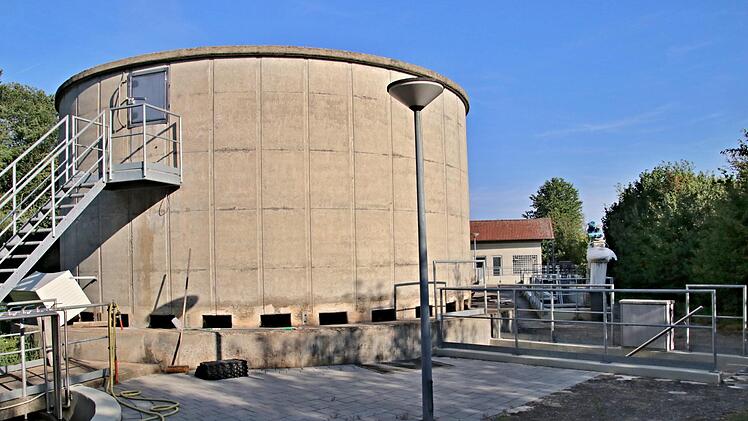 Noch läuft hier in Junkersdorf nicht alles rund. Deshalb beschloss der Abwasserzweckverband Mittlerer Weisachgrund, den Betrag von 42 650 Euro zurückzuhalten und erst zu begleichen, wenn die erforderliche Erlaubnis zum Betrieb des Klärwerks  vorliegt und die Werte der Anlage konstant bleiben. Helmut Will