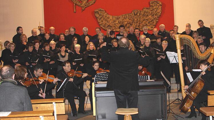 Eine Einheit bildeten der Chor St. Kilian Haßfurt und der Magdalenenchor aus Ebelsbach unter der Leitung von Johannes Eirich.