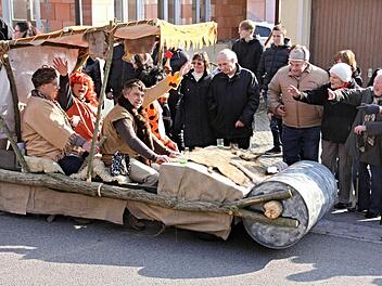 Als "Steinzeitsänger" präsentierte sich der Gesangverein Memmelsdorf.  Fotos: Helmut Will