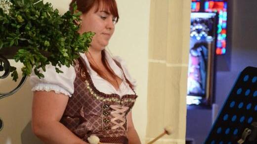 Marina Pohl spielt seit 2002 im Jugendorchester Schlagzeug und Perkussion-Instrumente. Sie war am Konzertabend die Frau der klangvollen Paukenschläge. Foto: Karl-Heinz Hofmann