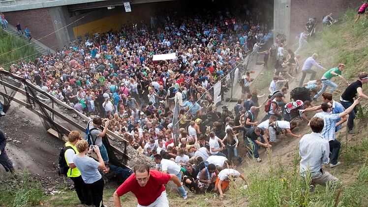 Beim Unglück auf der Duisburger Loveparade starben am 24. Juli 2010 21 Menschen. Erik Wiffers, dpa