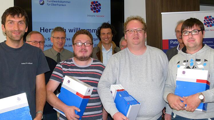 Hoch motiviert starten (v.l.) Christian, Ronny, Philipp und Markus den neuen Zertifikatslehrgang.  Fotos: Marion Krüger-Hundrup