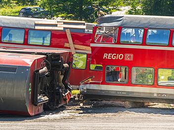 Bahnstrecke nach Zugungl&uuml;ck noch gesperrt