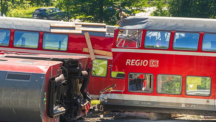 Bahnstrecke nach Zugungl&uuml;ck noch gesperrt