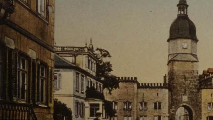 Auf diesem historischen Foto sind unter anderem die Giebelaufbauten zu erkennen, die jetzt auch wieder angebracht werden sollen.  Foto: CT-Archiv