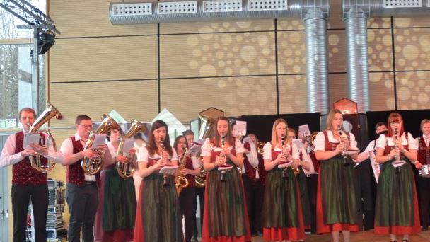 Der Musikverein Steinbach am Wald, unter Leitung von Jens Vetter, eröffnete das Rennsteigfest und spielte zum Finale nochmals auf.K.-H. Hofmann
