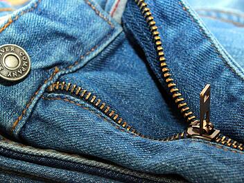 Ein Unbekannter hat bereits vergangenen Donnerstag zwei Frauen an einem Baggersee in Schweinfurt bel&auml;stigt.  Symbolbild: Myriams-Fotos/pixabay