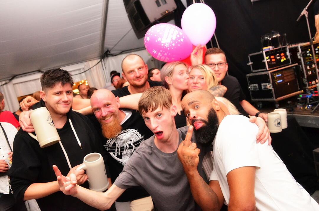 Party mit der Band "CAVELAND"