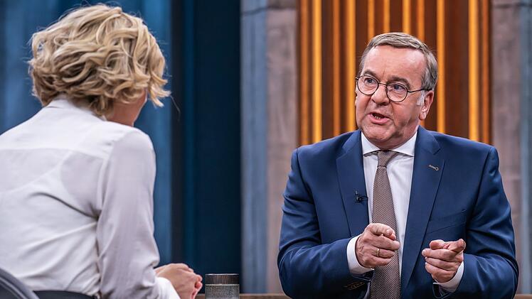 Bundesverteidigungsminister Boris Pistorius (SPD) schließt eine Wiedereinführung der Wehrpflicht innerhalb der nächsten vier Jahre nicht aus.
