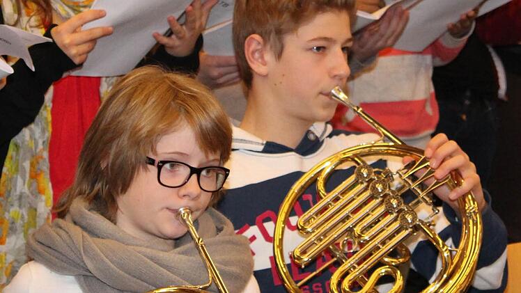 Mit 13 Jahren schon ein alter Hase: Hornist Ludwig Wemhöner (rechts).