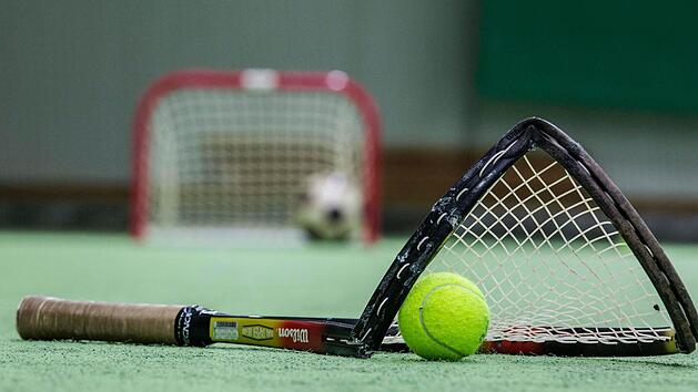 In etlichen Hallen wurden die Tenniscourts von Fu&szlig;ballfeldern verdr&auml;ngt. Foto: Ren&eacute; Ruprecht