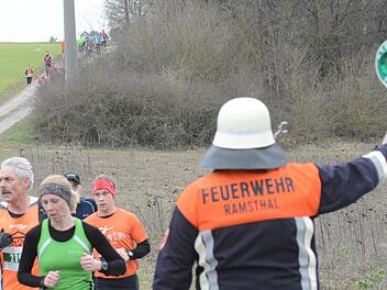Beim Saaletal-Marathon kümmern sich etwa 60 Feuerwehrleute um die Sicherheit der Läufer und Verkehrsteilnehmer.ssp