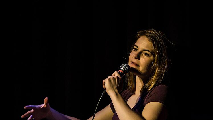 Reichlich Applaus beim Coburg-Debüt: Hazel Brugger gastierte im Jugendzentrum Domino.Foto: Jochen Berger