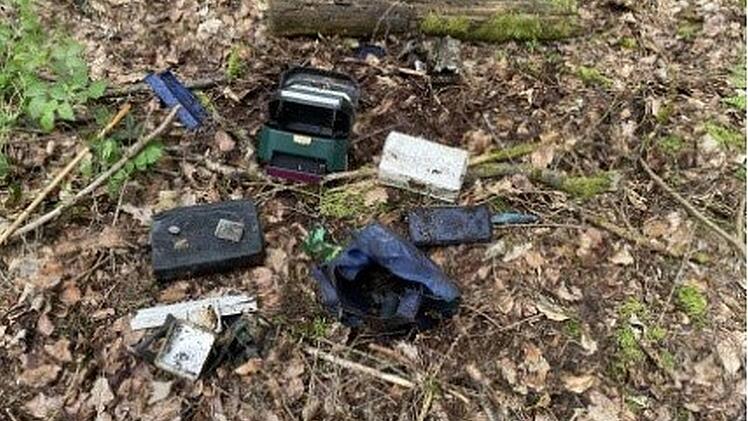 Hammelburg: Polizist findet mysteri&ouml;se Schmuckk&auml;stchen im Wald - wer kann Hinweise geben?