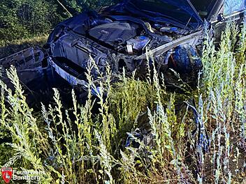 Unfall zwischen Auto und Lkw in Bamberg: Familie mit Kindern betroffen