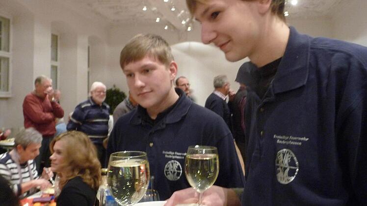 Die Seubrigshäuser Feuerwehrjugend bediente in diesem Jahr bei der Jahresabschlussfeier der Stadt Münnerstadt. Foto: Heike Beudert