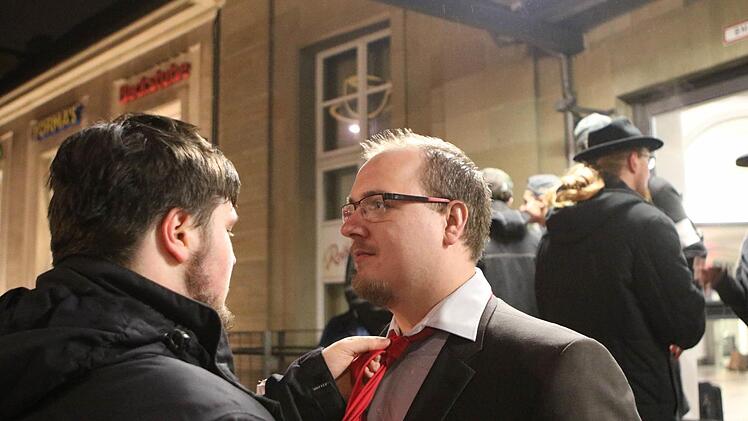 Kundgebung der Partei "Die Partei" am Coburger Bahnhof.Foto: Jochen Berger