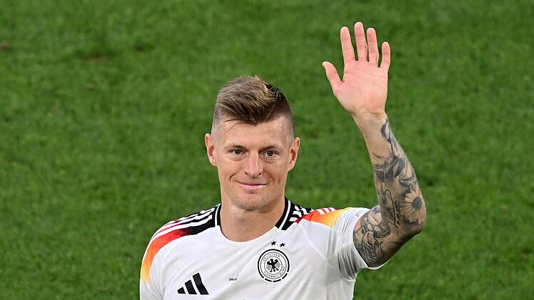 Deutschlands Fu&szlig;baller des Jahres: Toni Kroos ausgezeichnet