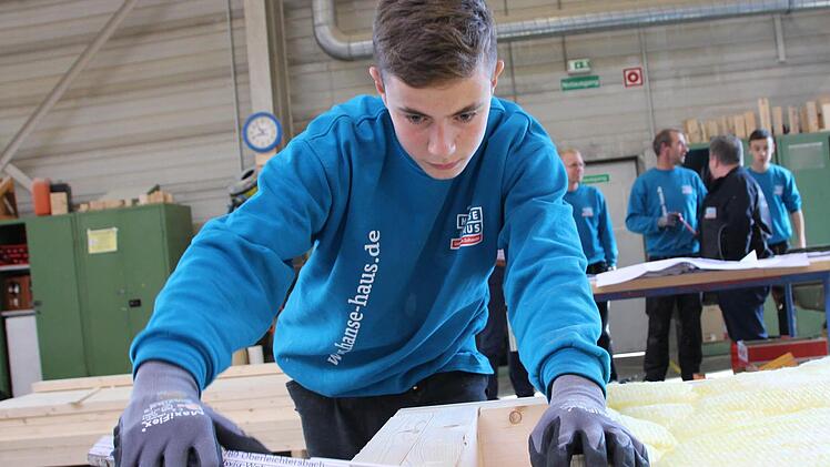 2 328 junge Menschen starten dieses Jahr ihre Ausbildung im unterfränkischen Handwerk. Im Vergleich zu 2015 entspricht das einem Plus von 1,4 Prozent.  Foto: Archiv/Benedikt Borst