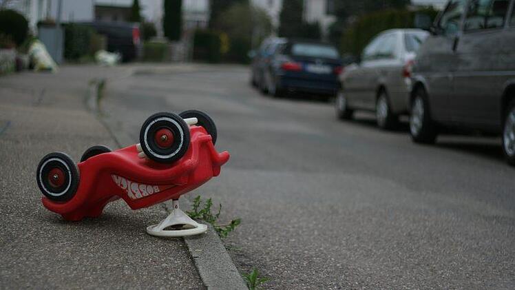 Eine Rentnerin verwechselte am Sonntag die Bremse mit dem Gaspedal. Symbolbild: hoffmann-tipsntrips/pixabay.com