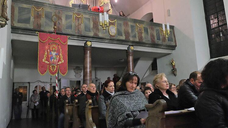 Konzert in der Schwärzelbacher Dorfkirche St. Mauritius  Foto: Gerd Schaar