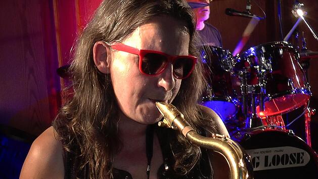 Das Saxofon darf nicht fehlen. In der Rathaushalle verbreitete die Gruppe "Hang Loose" Partystimmung. Fotos: Christian Licha