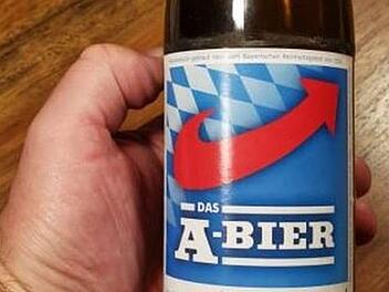 Aktuell kursiert dieses Foto in den sozialen Medien. Das "A-Bier" lässt die Emotionen vieler Nutzer hochkochen. Screenshot: Facebook