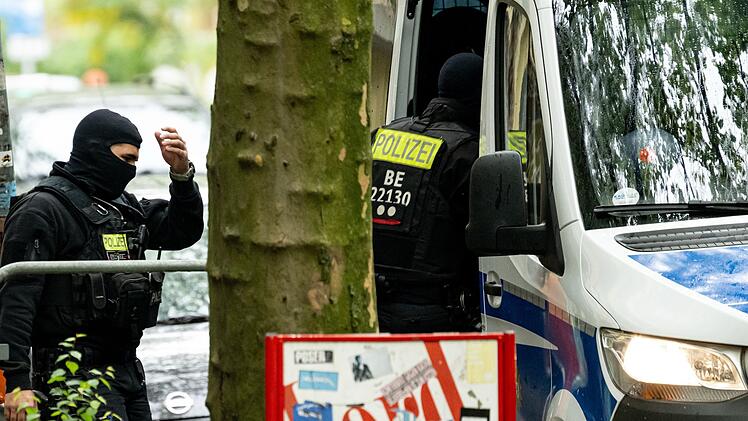 Razzia gegen Erpressungs-Kriminalit&auml;t und Schusswaffen