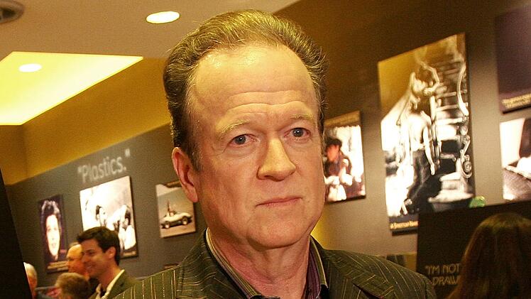 Er schrieb die Drehb&uuml;cher zu Klassikern wie "American Graffiti" und "Indiana Jones und der Tempel des Todes", als Regisseur landete Willard Huyck aber mit "Howard - ein tierischer Held" einen Flop.
