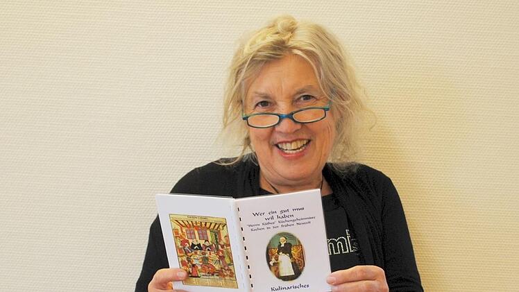 Elisabeth Meisinger präsentiert ihr neues Büchlein, das sich der Kulinarik zur Reformationszeit widmet. Carolin Herrmann