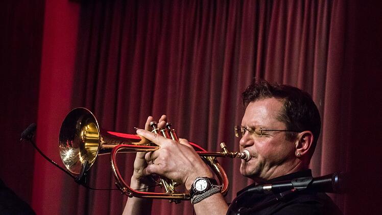 Das Jazul Duo mit Ingolf Burkhardt (Trompete und Flügelhorn) und Roland Cabezas beeindruckte sein Publikum in Coburg.Foto: Jochen Berger
