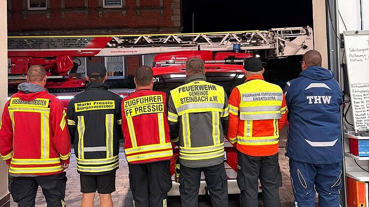 Ungef&auml;hr 200 Einsatzkr&auml;fte waren am Dienstagabend vor Ort.