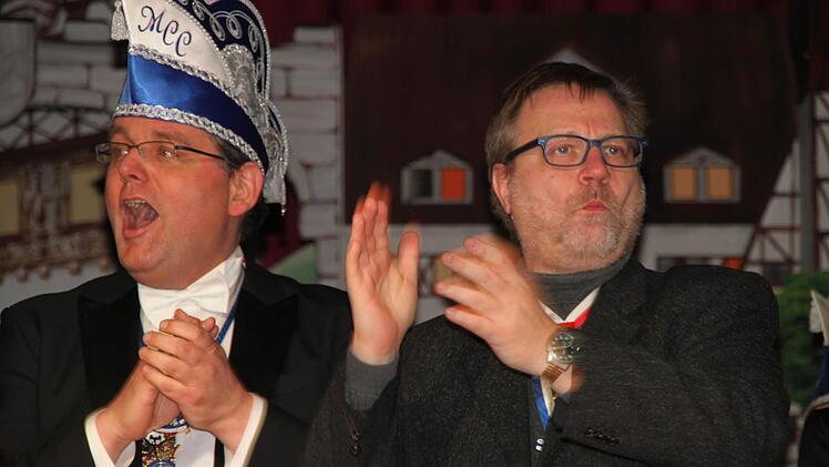 Sie hatten eine schöne Zeit in Burgkunstadt: (von links) René H. Pschierer aus Mainz, der mit dem Sonderorden des MCC, "Der Goldene Schuh" ausgezeichnet wurde, und Peter Kuhn aus Schweinfurt, der die Laudatio auf ihn gehalten hatte.