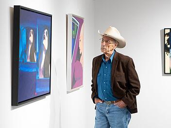 James Francis Gill und die "Women in Cars" Mystery of the Night (Mitte) sowie Thinking Colors and Close Up, jeweils aus dem Jahr 2020. Von beiden Werken erscheinen 2022 Serigraphien. 35 Werke von Gill werden ab April im Kunstforum Schloss Hohenstein präsentiert.