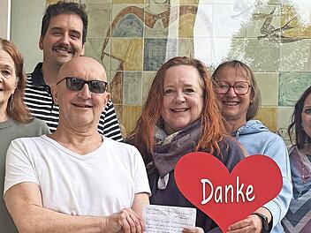 Bei der Speden&uuml;bergabe (v. l.): Doris Stein, Peter Richter, Frank Schott (&bdquo;Schauhaufen&ldquo;), Sonja Hottung, Monika Zahl (&bdquo;Starke Frauen&ldquo;) und Silvia Canola-Hau&szlig;ner (&bdquo;Schauhaufen&ldquo;).