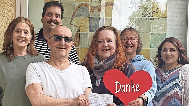 Bei der Speden&uuml;bergabe (v. l.): Doris Stein, Peter Richter, Frank Schott (&bdquo;Schauhaufen&ldquo;), Sonja Hottung, Monika Zahl (&bdquo;Starke Frauen&ldquo;) und Silvia Canola-Hau&szlig;ner (&bdquo;Schauhaufen&ldquo;).