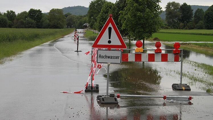 Auch die Zufahrt zum Staffelsteiner Spaßbad "Aqua Riese" war am Wochenende zeitweise gesperrt.