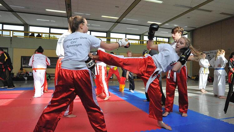 Ganz schön gelenkig: Rannunger Kampfsportler waren beim Kader-Lehrgang ebenfalls vertreten. Foto: Hopf