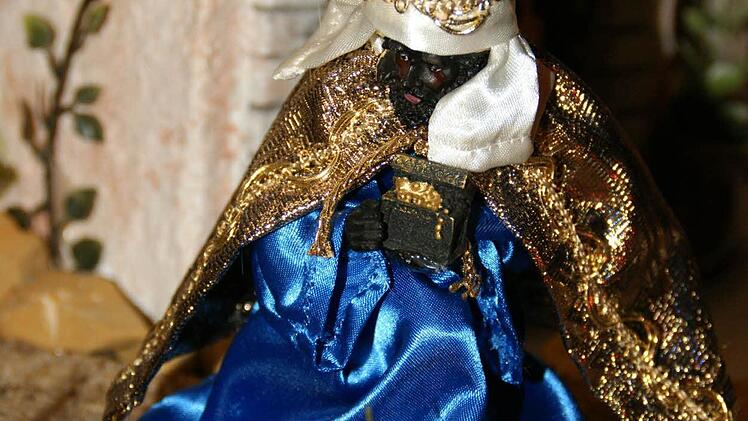 In Handarbeit: die Gewänder